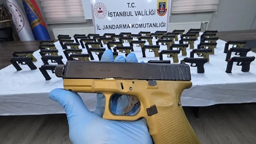 Taksinin Bagajından 108 Tabanca Çıktı! Değeri 15 Milyon Lira
