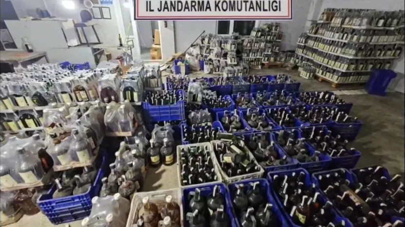 Türkiye Genelinde Metil Alkol Operasyonu: Binlerce Litre Zehir Ele Geçirildi