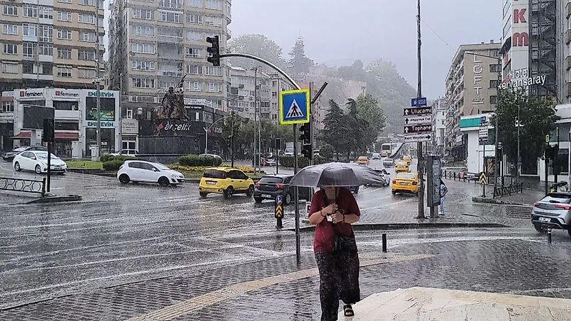 Ülke genelinde yağışlı hava etkili oluyor: Sıcaklıklar düşüyor