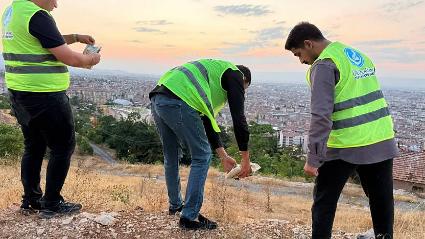 Ülkü Ocakları Malatya'dan Anlamlı Mesaj: 'Kuşlar Aç Kaldı Demesinler'