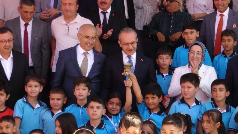 Vali Seddar Yavuz: 'Eğer Bu Çağda Üzerimize Düşeni Yapmazsak Evlatlarımız Daha Büyük Acılarla Yüzleşir'