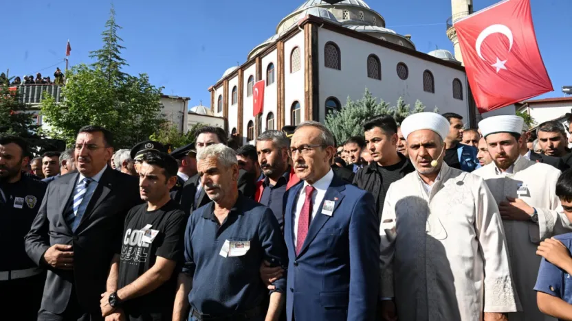 Vali Seddar Yavuz, Şehit Abdurrahman Akdoğan'ın Cenaze Törenine Katıldı