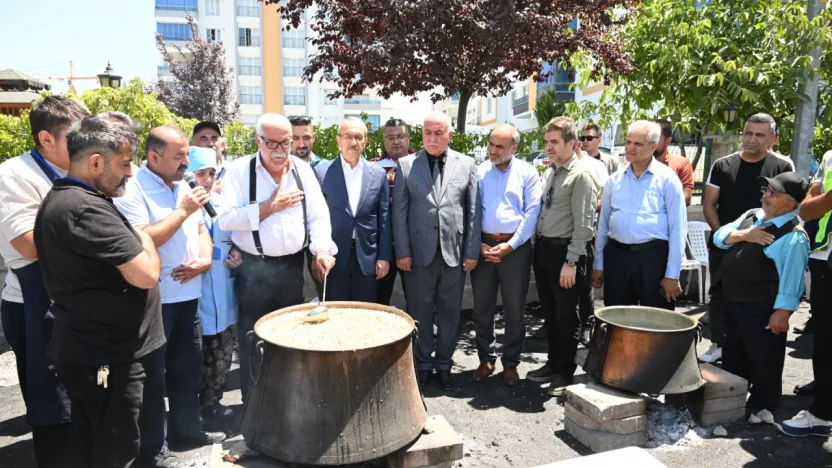 Vali Yavuz Aşure ve Lokma Etkinliğine Katıldı
