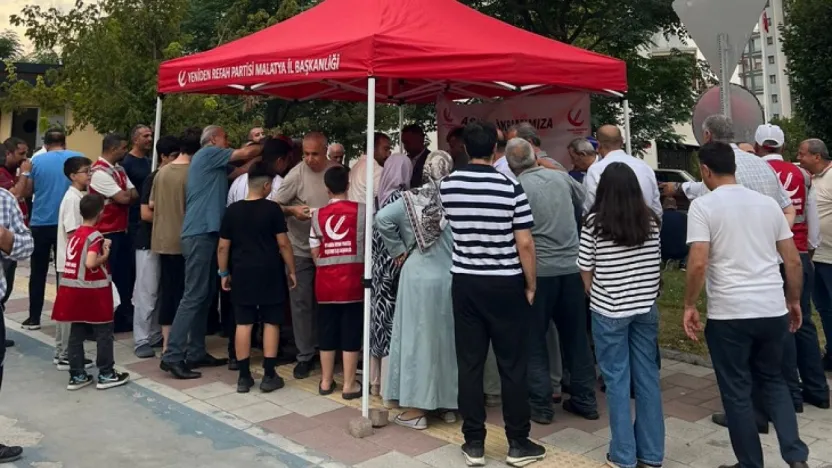Yeniden Refah Partisi Malatya İl Teşkilatı Aşure İkramında Bulundu