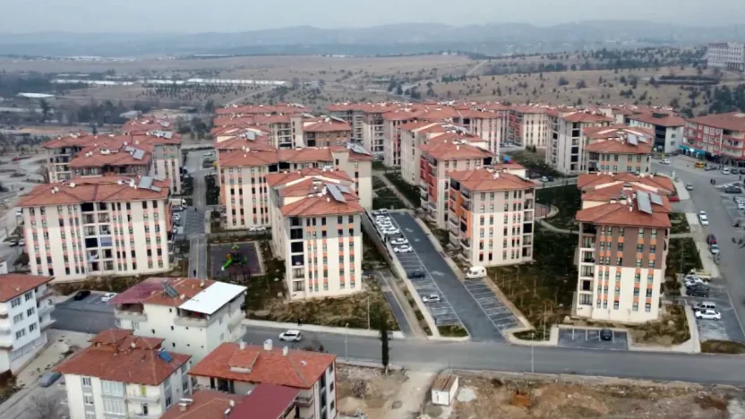 Yeşilevler Sitesi Yeniden İnşa Edildi, Hak Sahiplerine Teslim Edildi