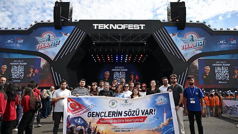 Yeşilyurt Belediyesi'nden Gençlere TEKNOFEST Gezisi