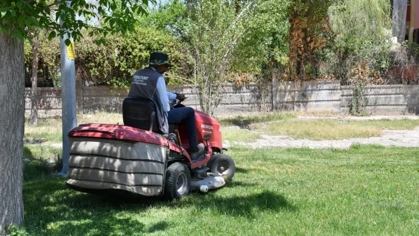 Yeşilyurt Belediyesi'nden Parklara 'Yaz' Dokunuşu!