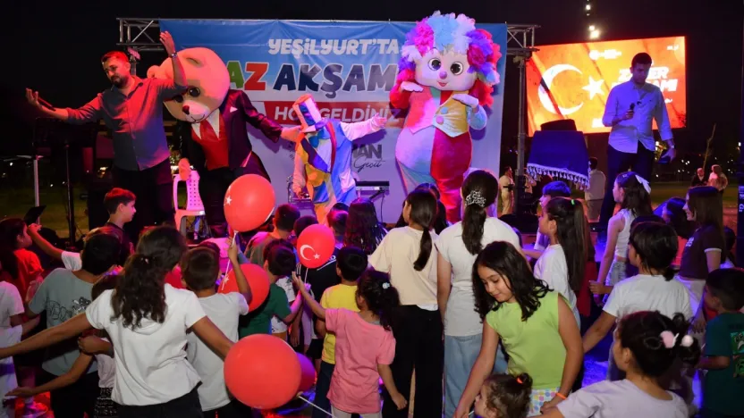 Yeşilyurt'ta 30 Ağustos Coşkusu: Binlerce Vatandaş Bayraklarla Buluştu