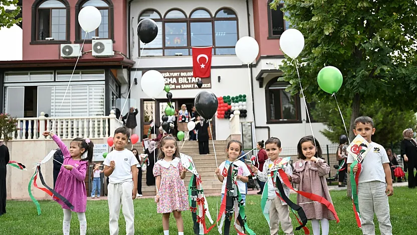 Yeşilyurt'ta Uçurtmalar Gazze'deki Çocuklar İçin Gökyüzüne Yükseldi
