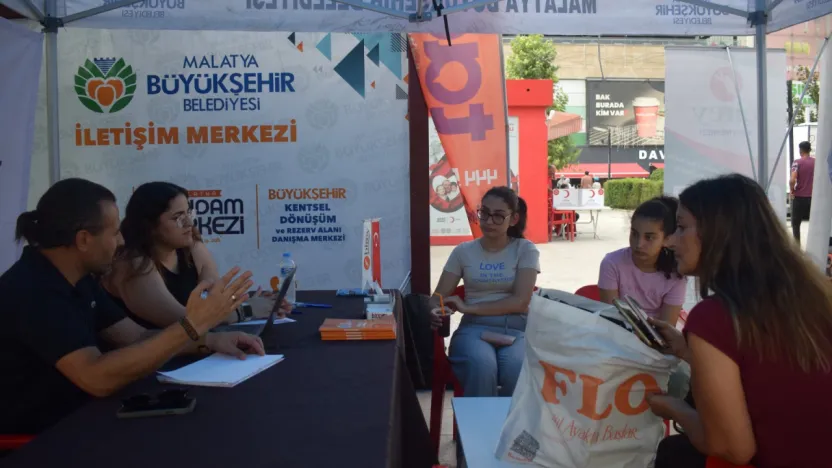YKS Tercih Danışmanlık Çadırı Öğrencilerin Hizmetinde