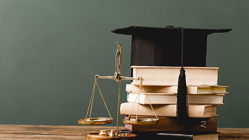 YÖK Başkanı Özvar'ın Uyarısı Gündem Oldu: Hukuk Eğitiminde Test Sınavları Yeterli mi?
