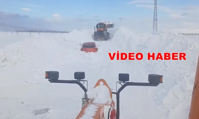 2 Metreyi Aşan Karda Mahsur Kalan Araçlar Kurtarıldı