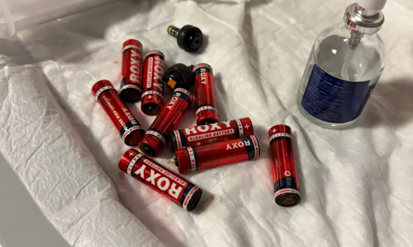 22 Yaşındaki Hastanın Yuttuğu 9 Kalem Pil ve 3 Jilet Ameliyatla Çıkarıldı