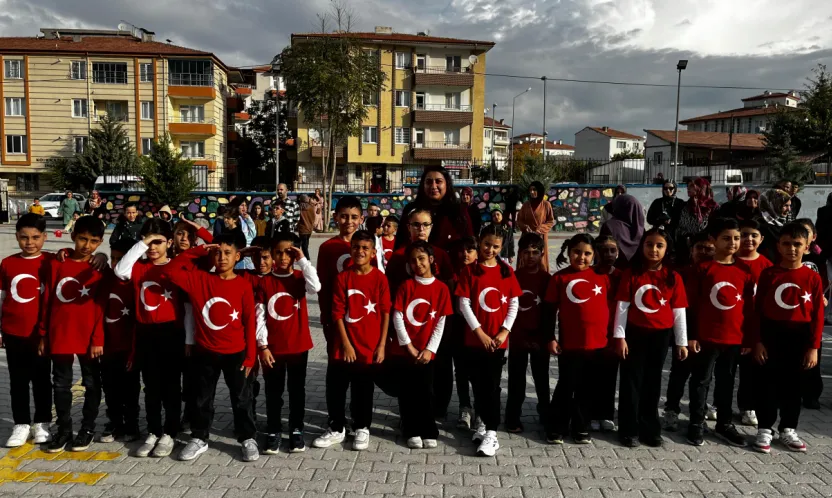 29 Ekim Kutlamaları Malatya'da Coşkuyla Sürdü: Minik Öğrencilerden Anlamlı Performans