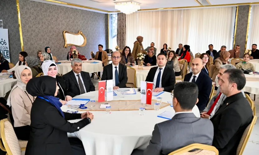 40 Rehber Öğretmene 'Aile Mentörlüğü' Eğitimi Veriliyor