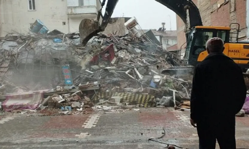 6 Şubat Deprem Davalarında Gecikme: İki Dosyada da Erteleme Kararı