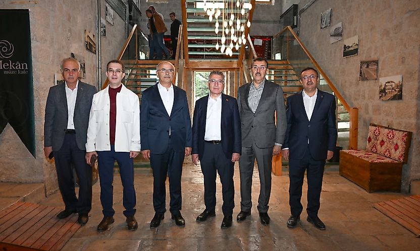 Abdullah Güler'den Bi Mekân Müze Kafeye Övgü: 'Çok Güzel Bir Yer Olmuş'