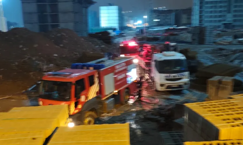 Akpınar Mahallesinde Gece Yarısı Çıkan Yangın Korkuttu