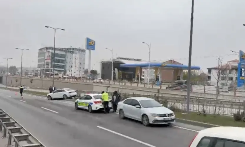 Alt Geçit Çıkışında Zincirleme Kazadan Maddi Hasar