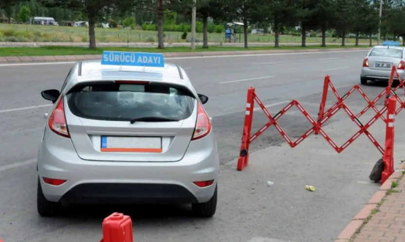 Anayasa Mahkemesi'nden ehliyet düzenlemesi: Aday sürücülerin belgesi iptal edilemeyecek