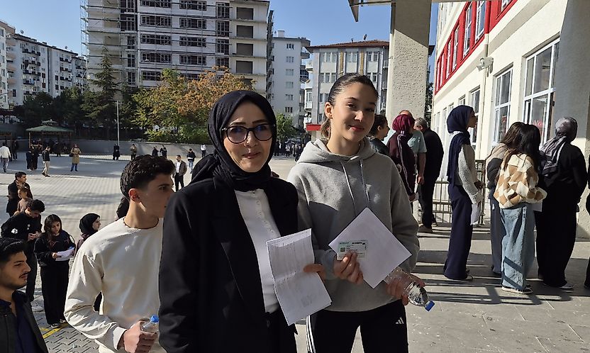 Anne Kızdan KPSS Mesaisi: Aynı Okulda Sınava Girdiler