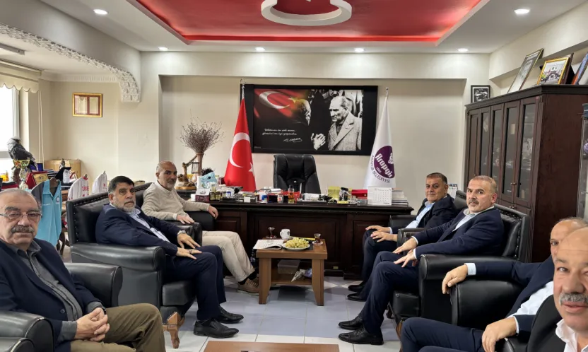 Arapgir'de MHP Heyeti ve Belediye Yönetimi Bir Araya Geldi