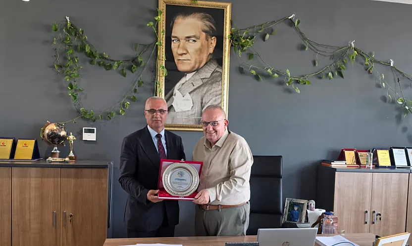 Arguvan'da Doğalgaz Çalışmalarına Katkı Sunan Güngör Ateş'e Teşekkür Plaketi