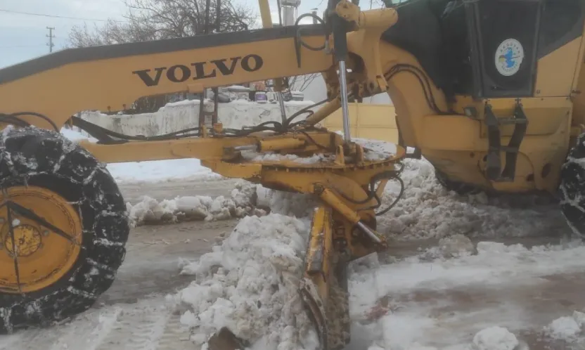 Arguvan'da Karla Mücadele Çalışmaları Aralıksız Sürüyor