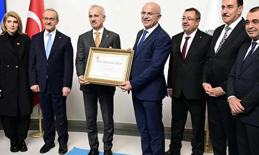 Bakan Uraloğlu'na Başkan Er'den Fahri Hemşehrilik Beratı
