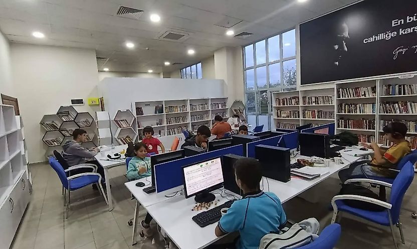 Başkan Eren'den Gençlere 24 Saat Açık Kütüphane Desteği