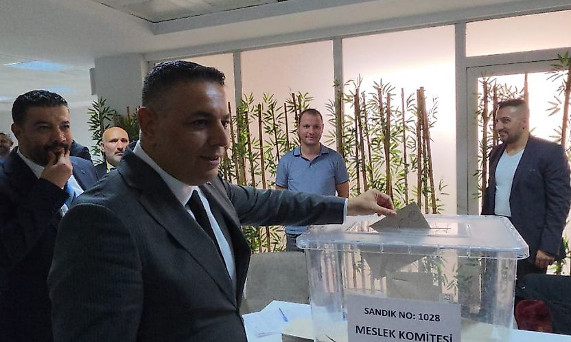 Başkan Sadıkoğlu, oyunu kullandı
