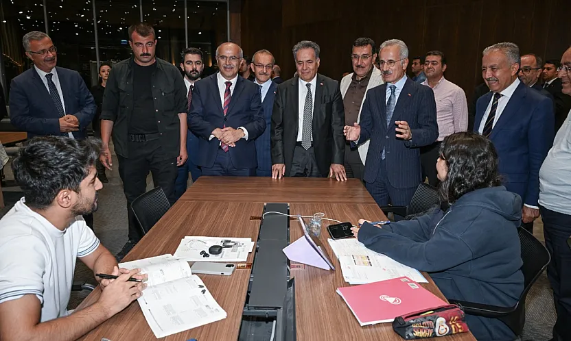 Başkan Sami Er, Bakan Uraloğlu'na Şehir Kütüphanesi'ni Tanıttı