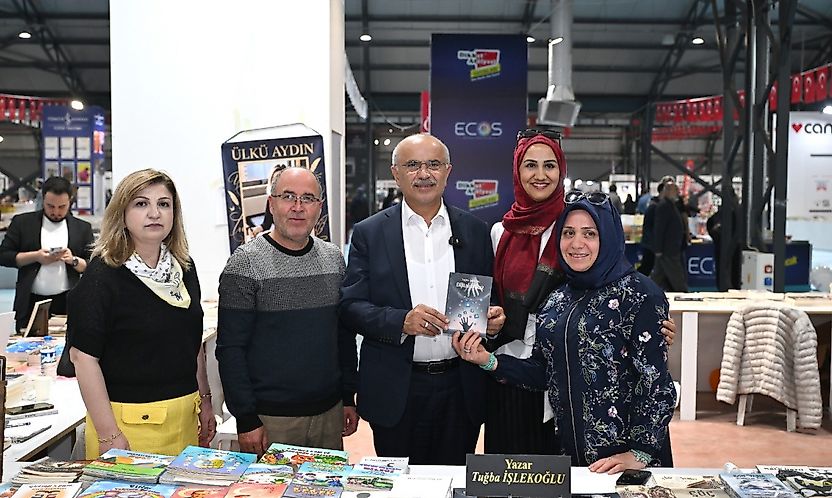 Başkan Sami Er Kitap Fuarını Ziyaret Etti: Yazarlar Malatya'ya Hayran Kaldı