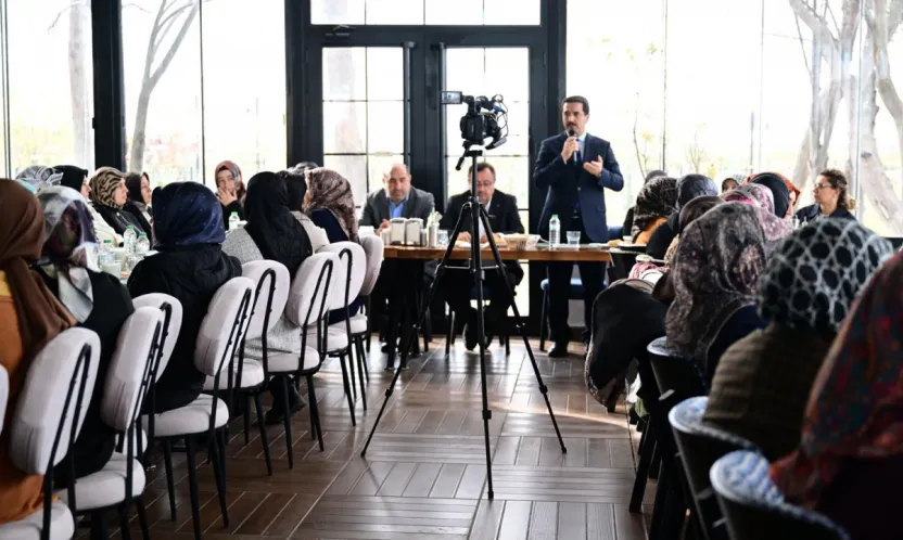 Başkan Taşkın Ak Parti Kadın Kolları Mahalle Başkanları Toplantısına Katıldı