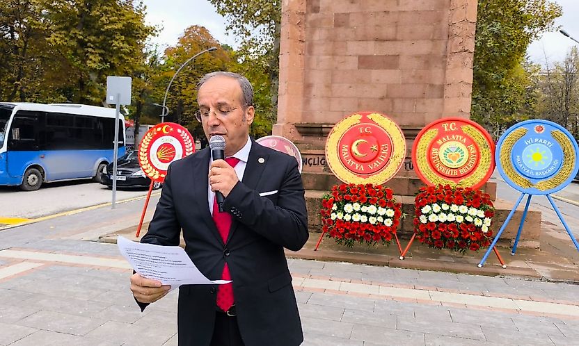 Basri İlhan'dan 29 Ekim'de Atatürk Anıtı'na Çelenk