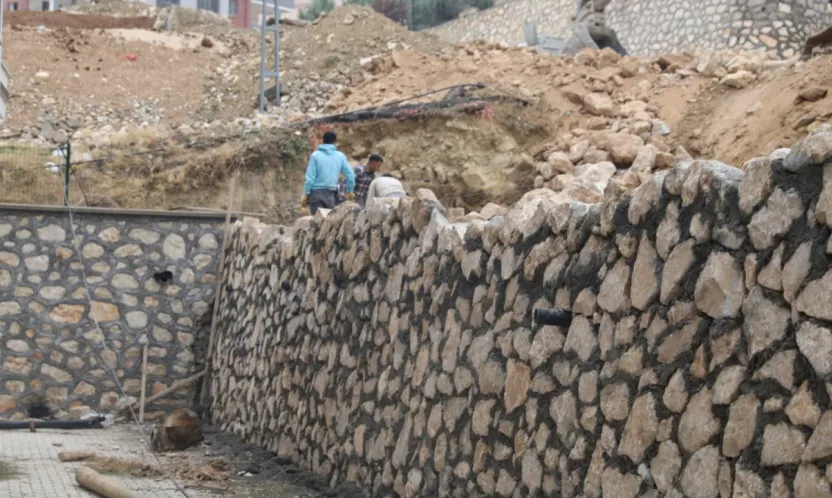 Battalgazi Belediyesi'nden Altyapı ve Kaldırım Çalışmalarında Yoğun Mesai