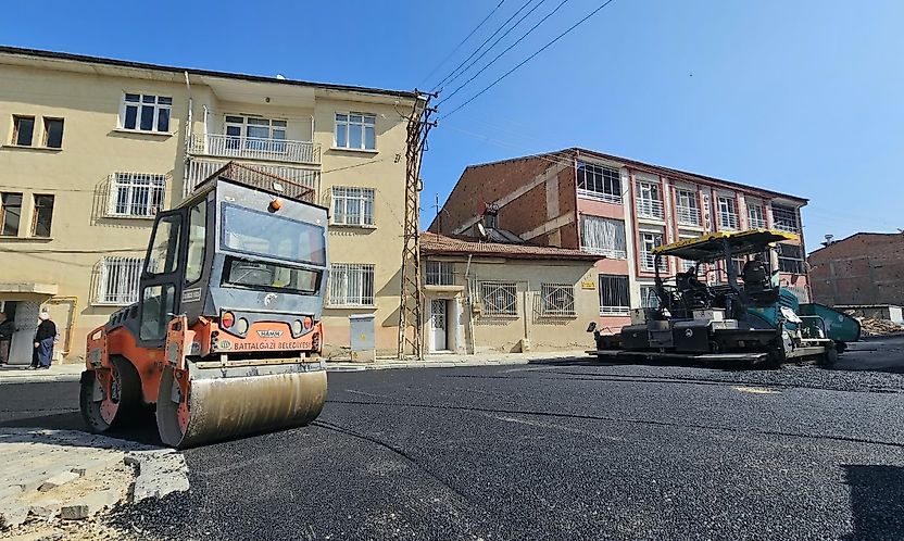 Battalgazi Belediyesi TOKİ Konutlarının Bağlantı Yollarını Asfaltladı