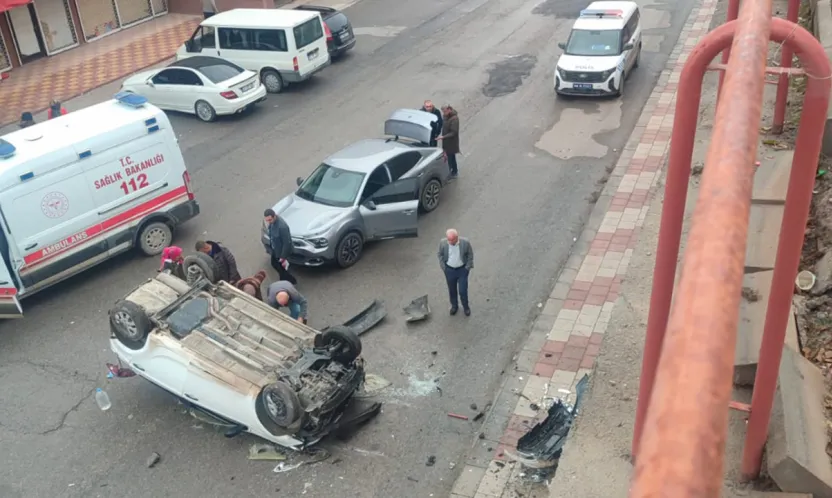 Battalgazi'de Kontrolsüz Araç Yuvarlandı: Küçük Öğrenci Hafif Yaralı