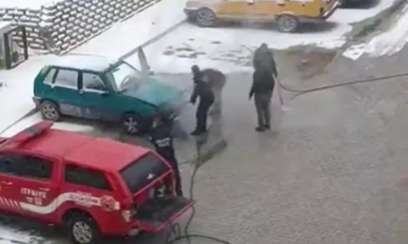 Battalgazi'de Park Halindeki Araçta Yangın Paniği