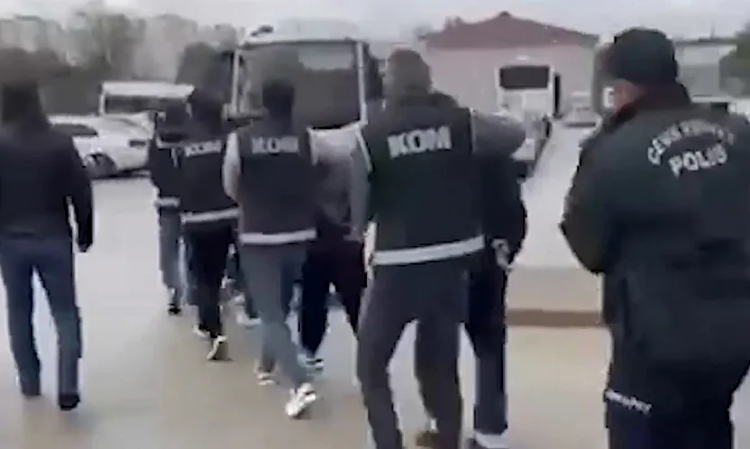 Bayğaralar Çetesine Darbe: Akrep ve Ruhsatsız Silahlar Ele Geçirildi