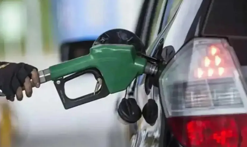 Benzinin litre fiyatına 2,02 liralık indirim