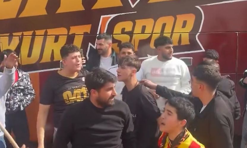 Bitlis Deplasmanında Pankart Krizi! Malatyalı Taraftarlara Biber Gazlı Müdahale