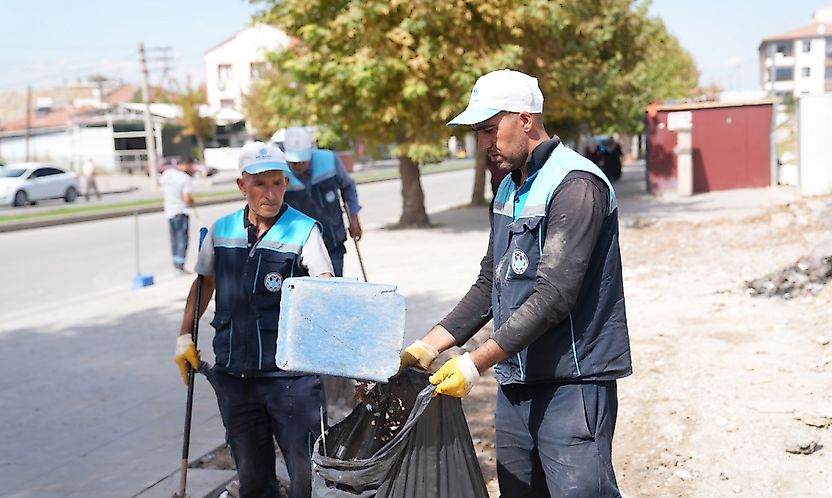 Çatyol Konteyner Çarşısı'nda Boşalan Alanlar Temizleniyor