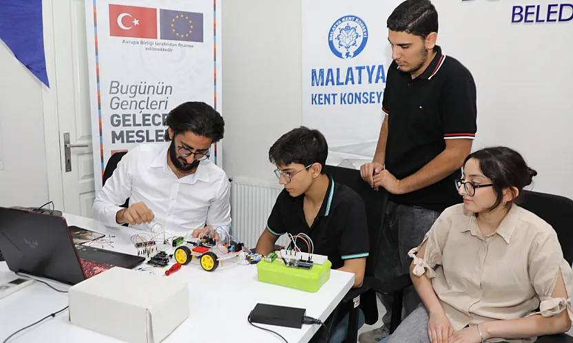 Çocuklar Robotik Kodlamayla Geleceğe Hazırlanıyor