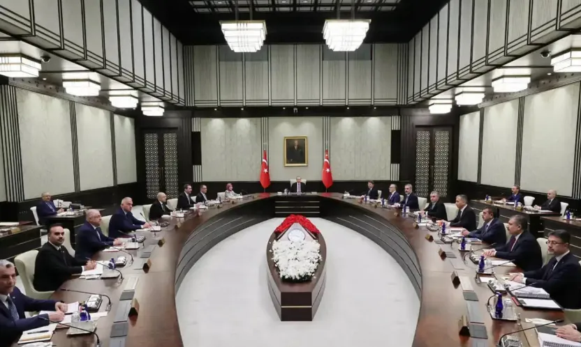 Cumhurbaşkanı Erdoğan Başkanlığında Kabine Toplanıyor: Gözler İmralı Görüşmesinde