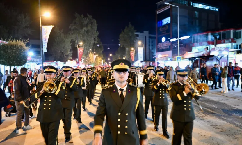 Cumhuriyet Coşkusu Malatya'yı Sardı: 70 Metrelik Bayrak Dalgalandı