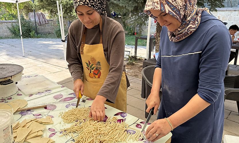Darende'de Geleneksel Kış Lezzetleri İçin Yoğun Mesai