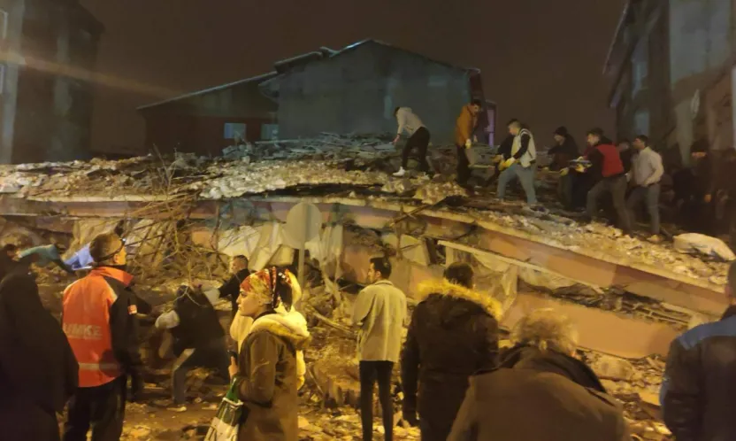 Deprem Yargılamasında Çarpıcı Hüküm: Müteahhit ve Fenni Mesule Tutuklama