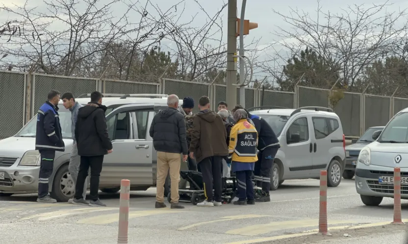 Direksiyon Başında Rahatsızlanan Sürücü Kaldırıma Çarptı