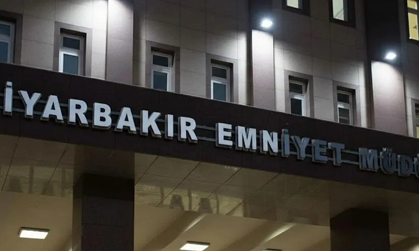 Diyarbakır'da Emniyet Önünde Patlayıcı Paniği